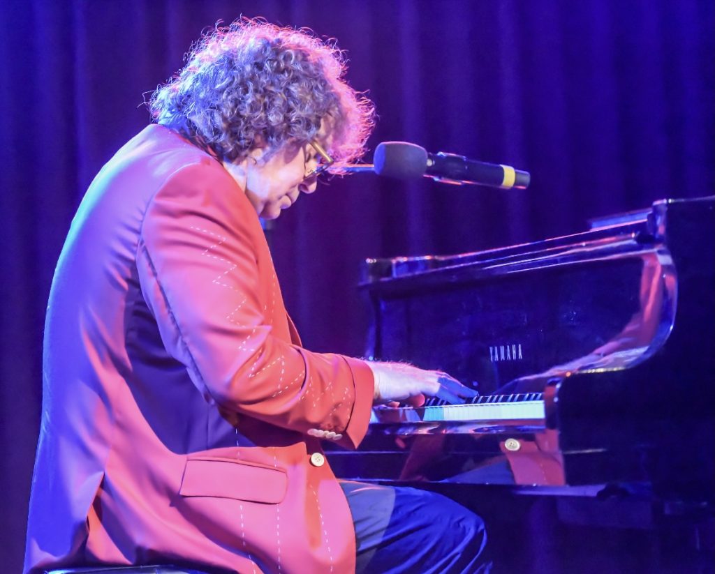 Live Review: Randy Edelman Debuts “Around the World in 80 Minutes” @ “Green Room 42” in NYC 5/21/22